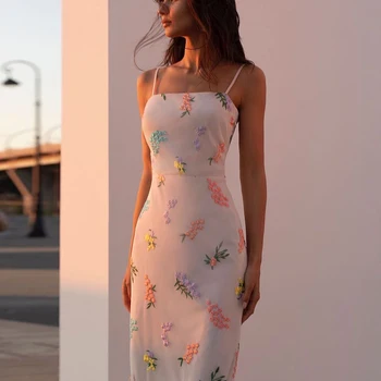 2021 Vasaros Seksualus Gėlių Siuvinėjimas Moterų Drabužių Mados Naujų Diržas Vidutinio ilgio Suknelė Bohemijos Temperamentas Slim Atostogų Komplektai